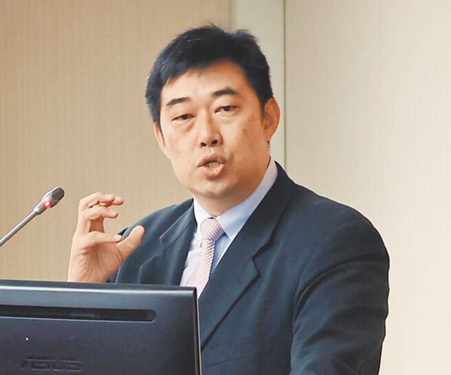 叶庆元律师表示，大法官行使解释宪法的权力，乃至于暂时停止法律效力的权力都来自《宪诉法》，大法官对于自己权力行使程序上的限制，自行予以解除，这是严重的自我扩权。（本报资料照片）