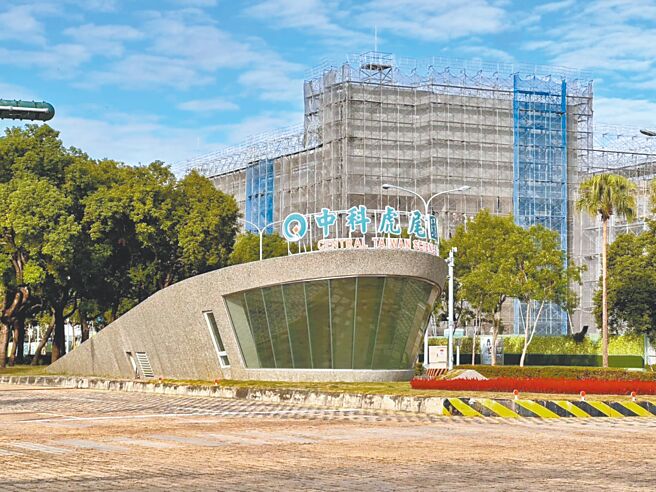 云林县政府26日表示今年县内最大地层下陷桩点位于中科虎尾园区，将加强产业节水，以及设法增加地面水资源等，全方位防治地层下陷。（张朝欣摄）