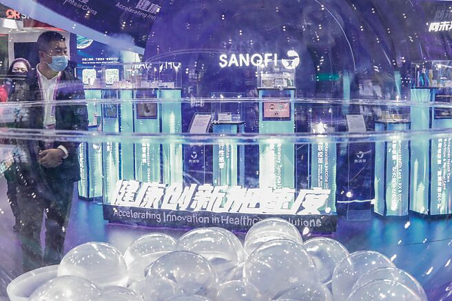 中欧贸易关系紧张之际，法国最大的医疗健康企业赛诺菲（Sanofi）宣布一项重大在华投资协议，金额达10亿欧元。（新华社）