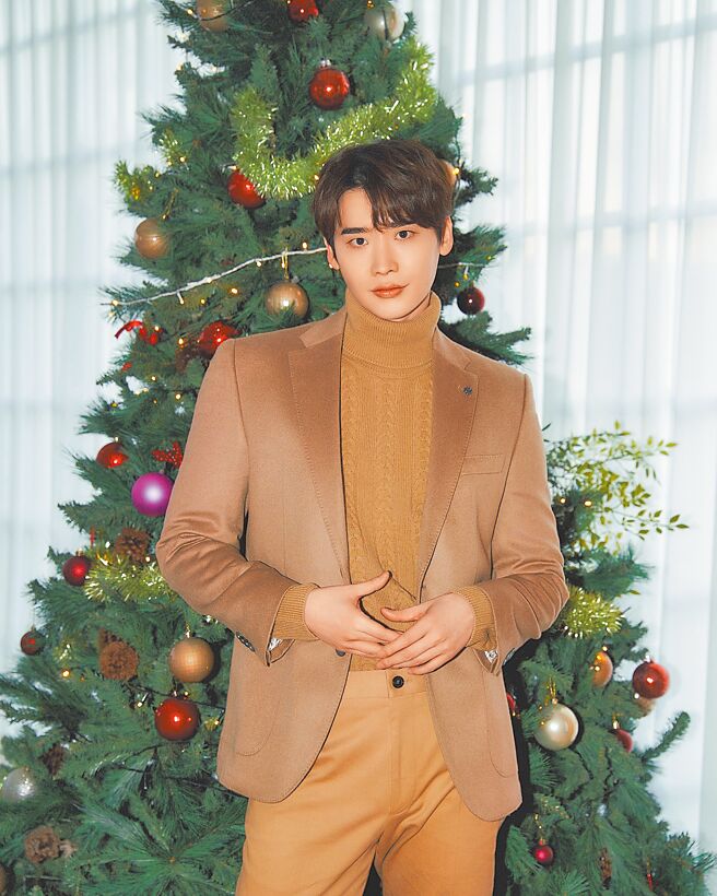 李锺硕以BOSS驼色冬装造型，展现迷人风格。（BOSS提供）