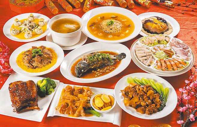 針對喜歡在除夕圍爐的客人，義大天悅飯店也準備年菜外帶服務。（義大天悅飯店提供）