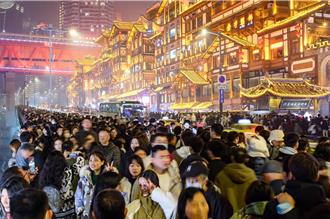 元旦假期大陸口岸迎出入境高峰  預計日均客流205萬人次