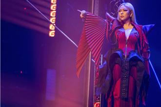 直击》张惠妹大巨蛋第3晚「金曲双嘉宾」来了！Jolin助阵喊催落