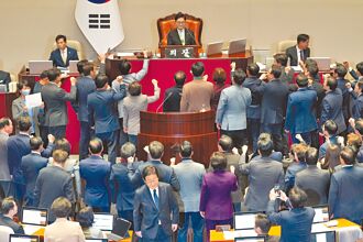 在野黨魁官司纏身 急推罷免趕補選