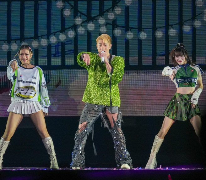 郭富城27日首场台北小巨蛋演唱会，唱到经典招牌歌〈对你爱不完〉时，全场嗨翻。（罗永铭摄）