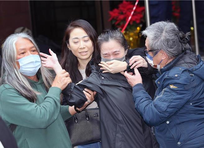 台北市议员应晓薇遭疑领有2本护照，疑似具有双重国籍。对此，应晓薇男友王尊侃稍早发声明指出，14年前当选议员就放弃加拿大国籍了。（本报资料照片）