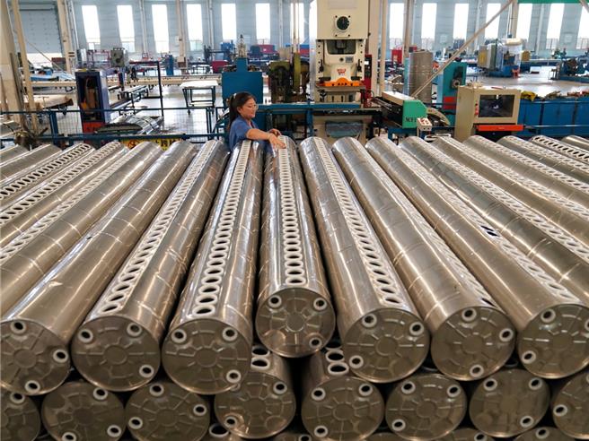 经济学家林樵基认为，大陆一连串利好政策，开始带动企业利润和经济逐渐好转，估计明年首季有望恢復高单位数增长。（图／新华社资料图片）