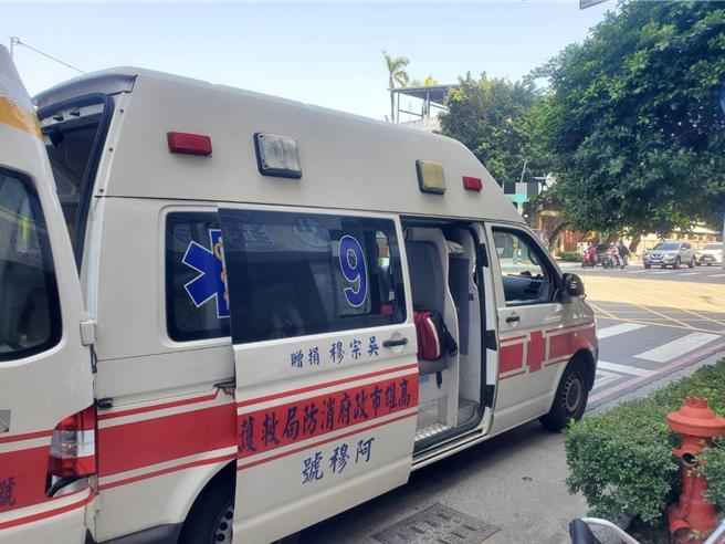 警消人员到场时李姓女子已无生命迹象。（翻摄照片／洪靖宜高雄传真）