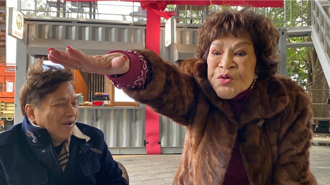 阿姑（右）当下大呼：「我以为脑子已经破掉，大喊救命。」。（林奕如摄）