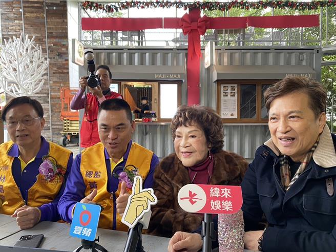 狮子会300A-2区 GST协调长林易政（左起）、总监黄朝庆、阿姑、李朝永。（林奕如摄）