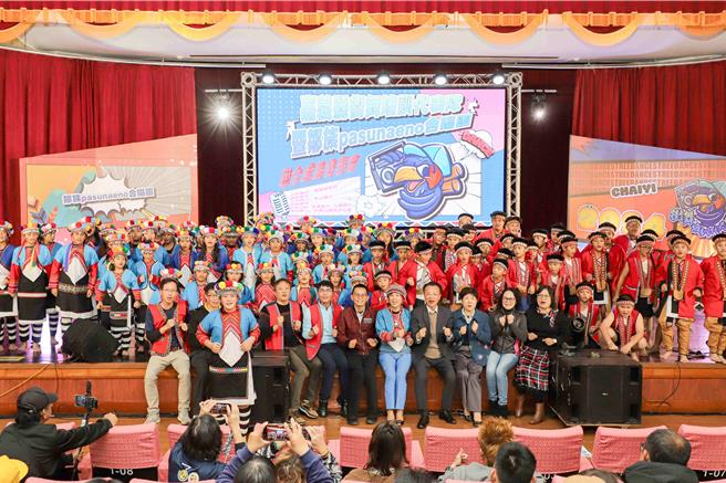 今由街舞培訓代表隊攜手鄒族Pasunaeno合唱團舉辦成果發表。(嘉義縣政府提供／呂妍庭嘉義傳真)