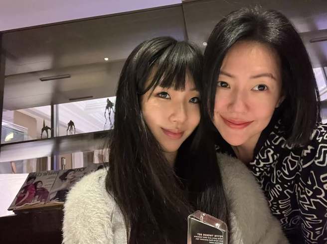 Elly许曦文自美返台，身为妈妈的小S开心大秀厨艺。（图／摄自IG@elephantdee）