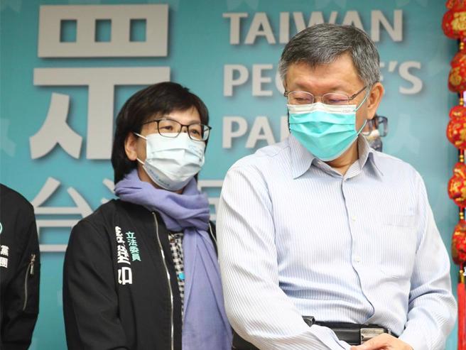 民眾党主席柯文哲(右)和民眾党前立委蔡壁如(左)。（资料照／杜宜谙摄）