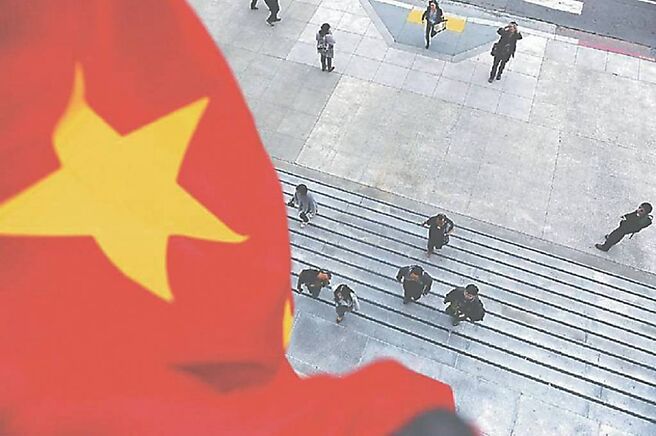 大陸10年期國債殖利率從2024年初的2.5％，跌至12月27日收盤的1.701％，短年期的1年期國債殖利率更是從2％水準，跌至0.979％。圖／中新社