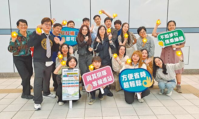 台北捷运公司27日宣布，今年跨年晚会将于台北市政府周围4站，加派「潮天团」宣导团体维持人流动线秩序外，也会宣导民眾多走几步路至捷运绿线搭乘。（北捷提供／丁上程台北传真）