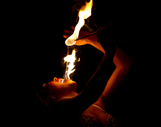 陸企員工訓練逼「吞火」 釣出苦主：光腳走熱炭