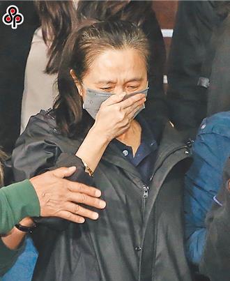 應曉薇掛保證不會逃亡1500萬交保   「保有外國護照」遭撤銷發回