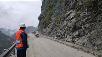 中横西宝路段坍方受阻 清晨抢通上午9时放行车辆