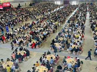 台南400宴4總舖師聯手上菜 近5千民眾大啖經典辦桌菜