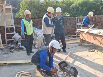 农历年前持续关送暖 台南「做工行善团」为身障劳工修屋