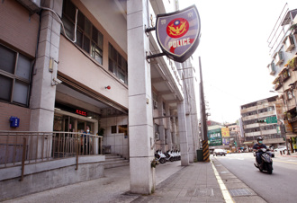 北市文一分局所长酒后拍警脸颊记过拔官！分局说词模糊 局长震怒查办