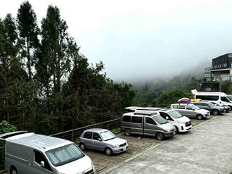 杜絕車宿族占用停車位 阿里山5停車場元旦起收費