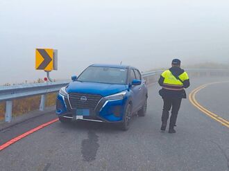 氣溫急凍 追雪車潮擠爆武嶺 違停吃罰單