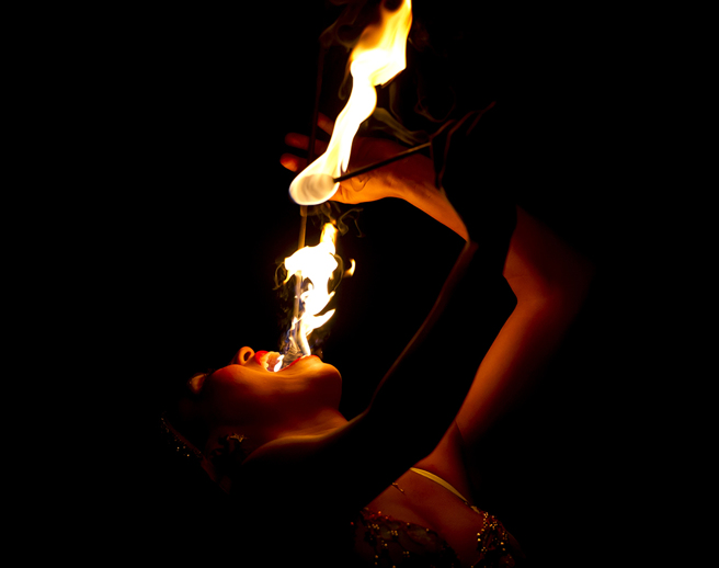 大陸許多公司都將「吞火」排入員工訓練的內容之一。（示意圖：Shutterstock／達志）