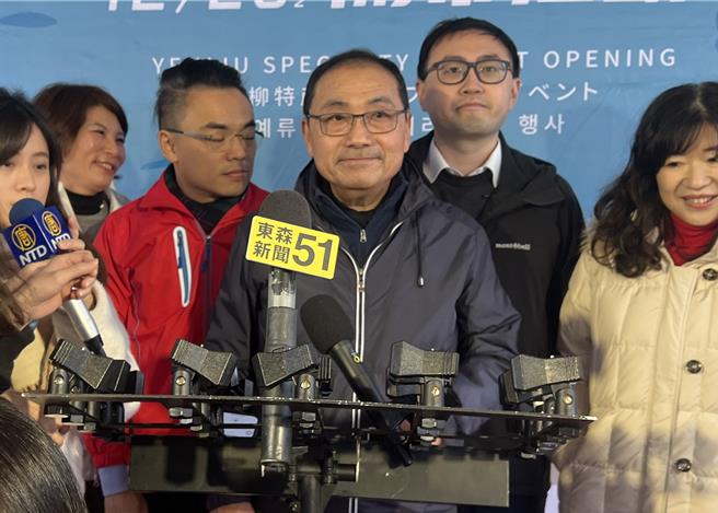 对于八炯影片揭露已有许多台湾人取得对岸身分证的情况，新北市长侯友宜表示，面对情资必须全盘掌握，更要严肃面对。（吕健豪摄）