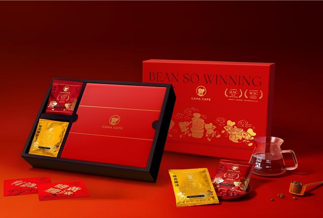 cama café 打造2025「双金新春礼盒」，内含两款品牌金奖级滤挂咖啡。（cama café 提供／朱世凯台北传真）