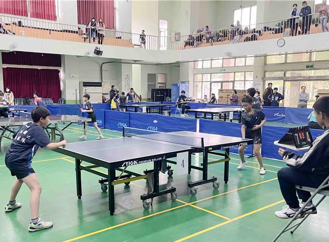 来自全台近300名桌球好手聚集在竹崎国小比拚球技。（竹崎高中提供／吕妍庭嘉义传真）