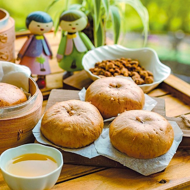 新城風糖最受喜愛的黑糖爆漿饅頭DIY，是不可錯過的體驗之一。（圖／新竹縣寶山鄉公所提供）


