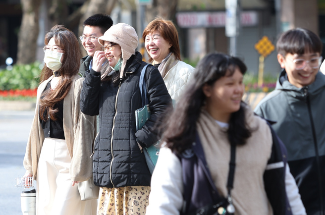30日辐射冷却影响，清晨在中部以北及宜兰低温11至13度，各地日夜温差大。（示意图，陈俊吉摄）