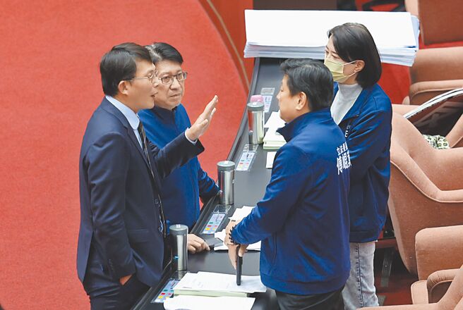 在野党强调，蓝白合作紧密就有优势，没必要倒阁。。（本报资料照片）