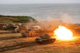 共軍「登陸神器」曝光引發熱議！ 張競吐8字解讀