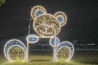 新北市淡水「冬日银色幻境」金色水岸光雕放闪