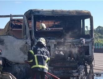 砂石车疑似机械故障 国道10号燕巢段火烧车