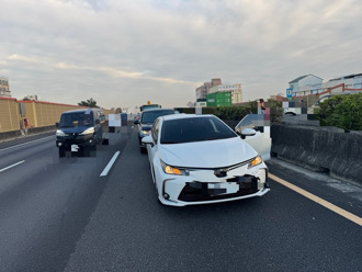 国道1永康段车祸！ 疑未保持安全距离酿5车追撞