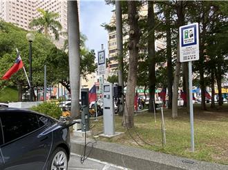台中電動車新制元旦上路！888槍充電樁卻還沒全到位