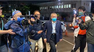 柯文哲交保後直奔台大新竹分院探視柯爸