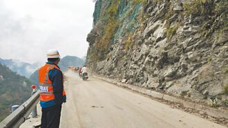 中横坍方 抢灾团队顶低温抢通