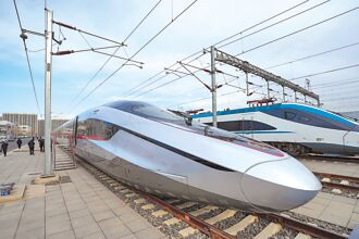全球最快高鐵 CR450北京亮相