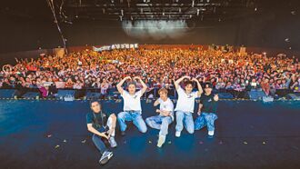 Energy唱進上海Toro和粉絲夾氣球