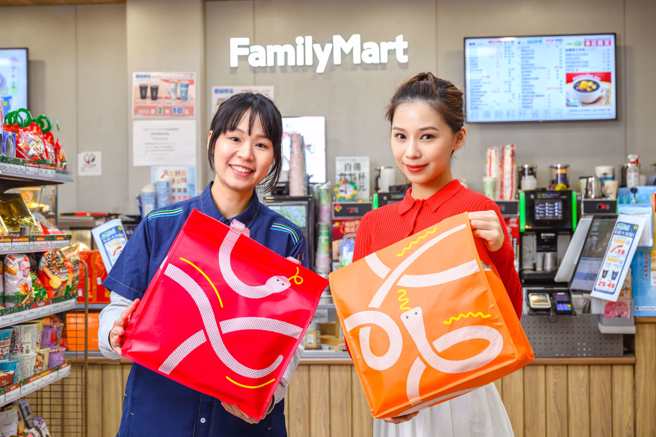 全家2025年开运福袋限量65万组，每袋售价249元。（全家提供／朱世凯台北传真）