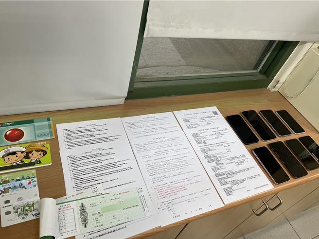 刑事局中打又查获抵押房产诈财案，诈骗集团伙同邱姓贷款经销商、金主和地政士等人抵押被害人房产诈财，包括叶姓民眾等3人被诈得近4000万元，检警11月带回邱等9人。（警方提供／潘虹恩台中传真）