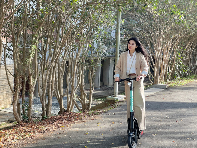 暨大联外除了有免费的台湾好行直达高铁外，校内更新引进电动滑板车，启动移动新选择。(照片/暨南大学提供)