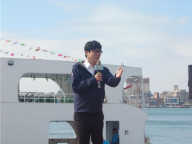 高雄市长陈其迈今出席活动时，提到高铁南延交通部要拿出影响最小工法，搭配车站周边大都更，串联南、北高雄打造城市新都心。（任义宇摄）