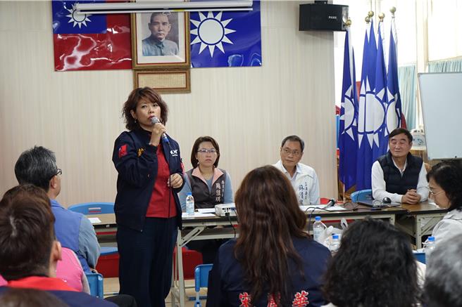 国民党屏东县党部举行座谈会，要向民眾说明财划法。图为屏东县议员苏婷发言表示，财划法让各县市有自主财源是很好的。（罗琦文摄）