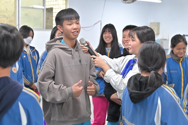 南大戲劇系以論壇劇場（Forum Theatre）的形式探討親子衝突中的多元觀點。(照片/南大提供)