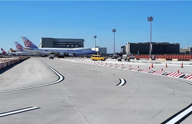 桃园机场第三航站区建设计画随着主体航厦工程渐次推进，已完成19个机坪，将逐步扩充桃园机场服务量能及提升营运效率。（机场公司提供／陈麒全桃园机场传真）